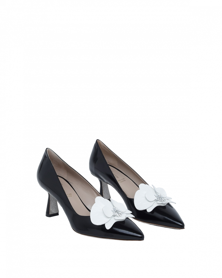 Black patent-leather pumps with orchid
