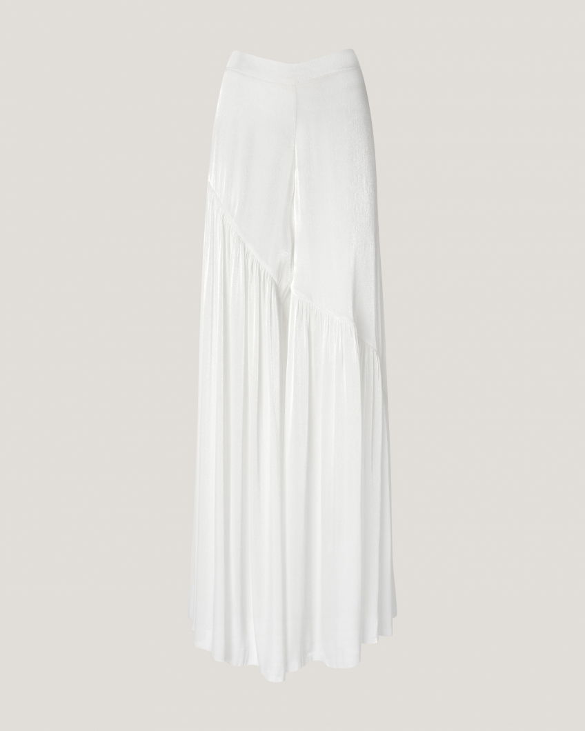 Loose-fitting pants with an asymmetrical design