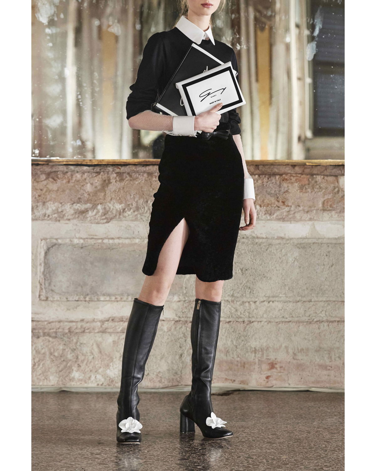 Black high-rise midi skirt with lamè detail | | Genny