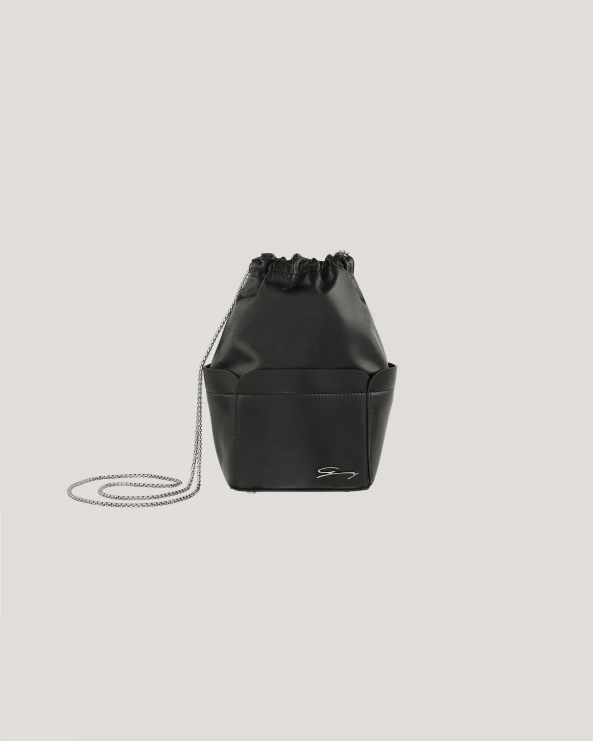 Black bucket bag with chained strap | Ricercabili, OUTLET, -40% | Genny