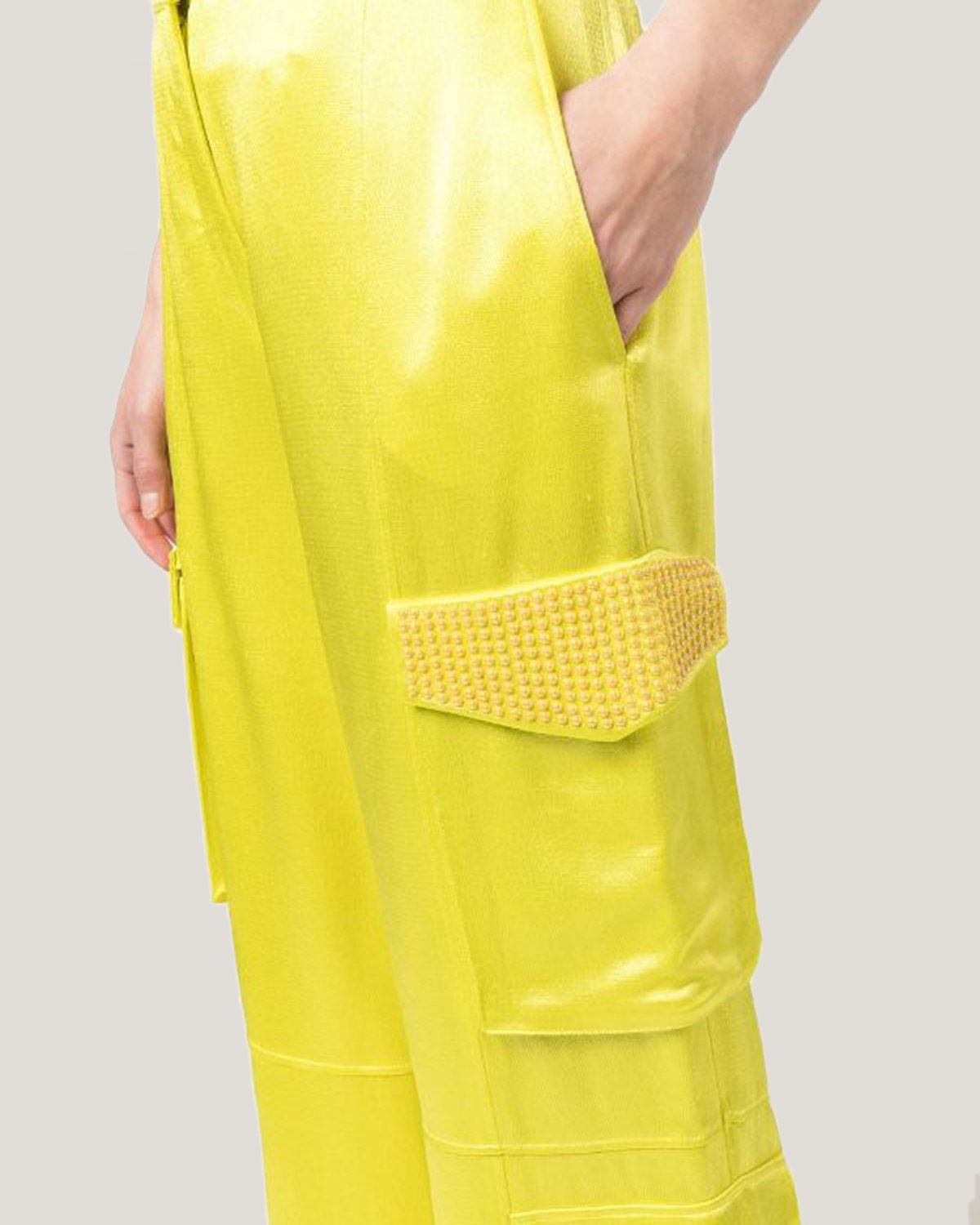 Satin cargo yellow pants | Spring Summer 2023 Collection Show, Ready to Wear, Spring Summer 2023 Collection, Summer Sale, Mid season sale -40% | Genny