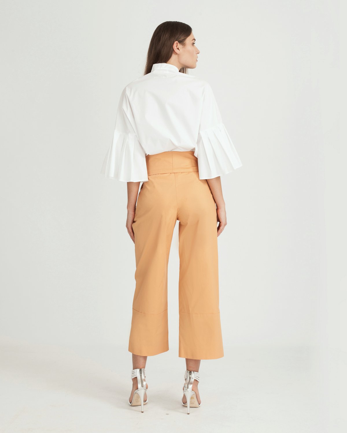 White poplin shirt with pleated sleeves | | Genny