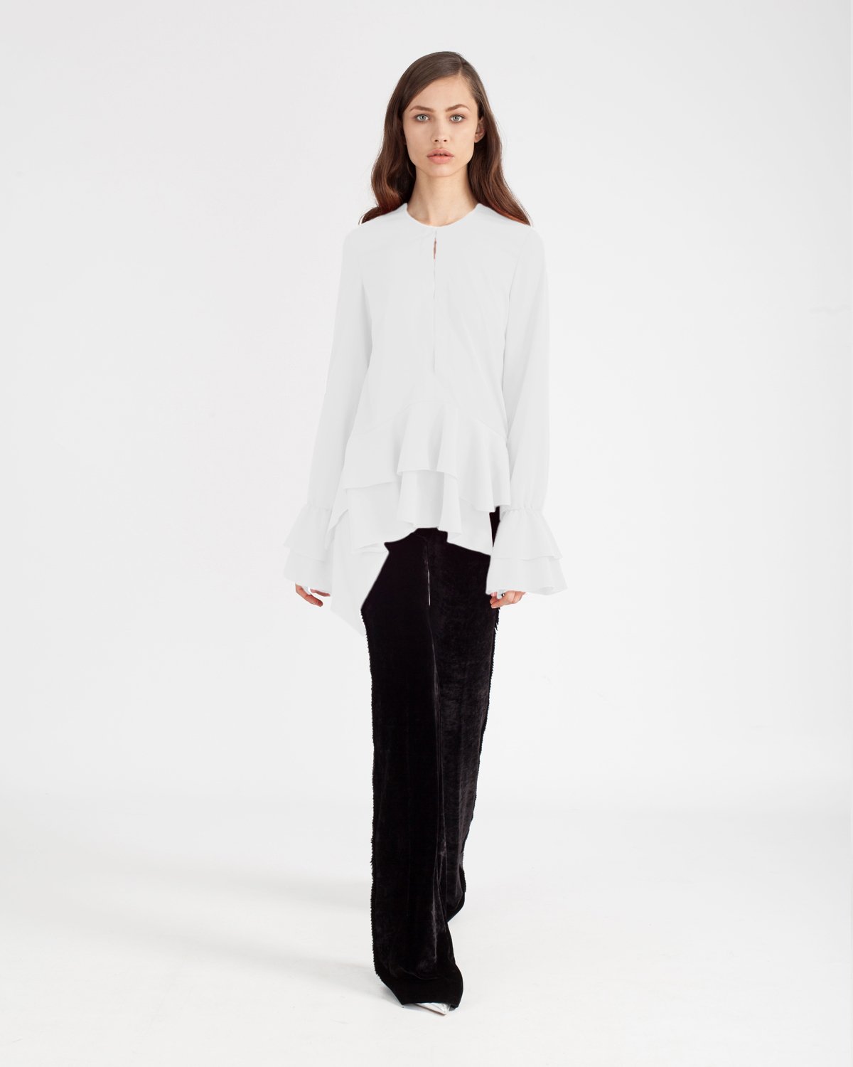White blouse with ruffled sleeves | -40% | Genny