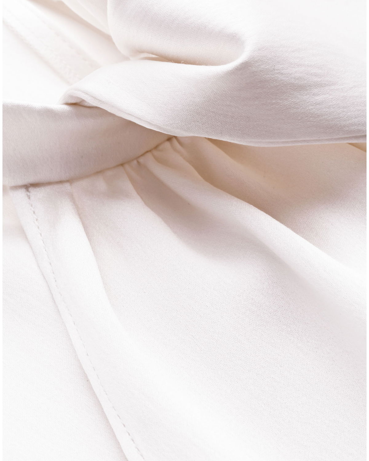 White sustainable silk blouse | The sustainable wardrobe | Genny