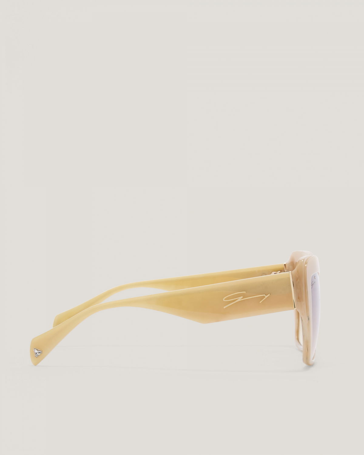 Beige sunglasses | Sunglasses, Fashion gifts for her, Ricercabili, Highlights, Fall Winter 2025, Accessories | Genny