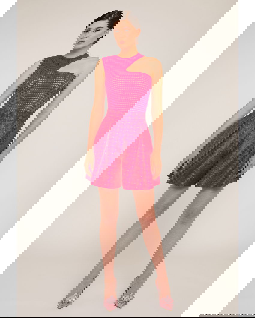 Asymmetrical iconic top 