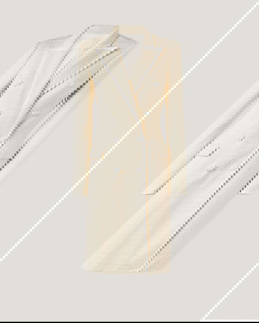Overcoat with contrasting profiles