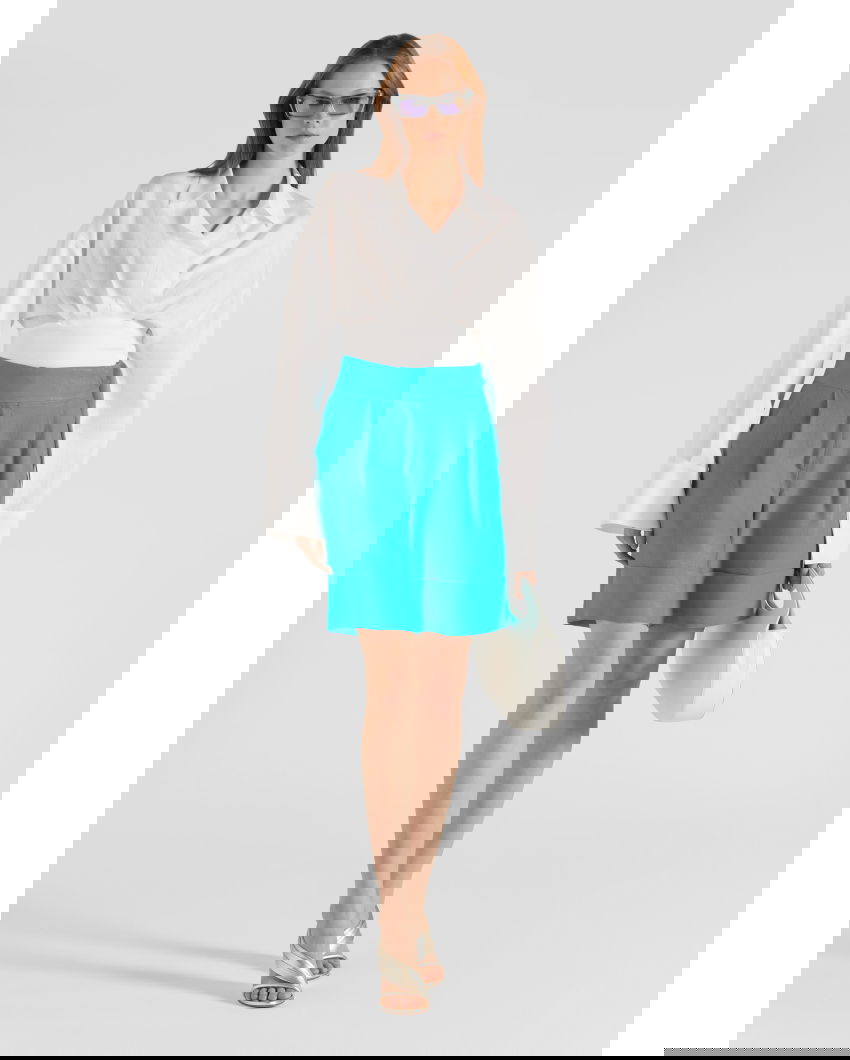Bermuda shorts in linen