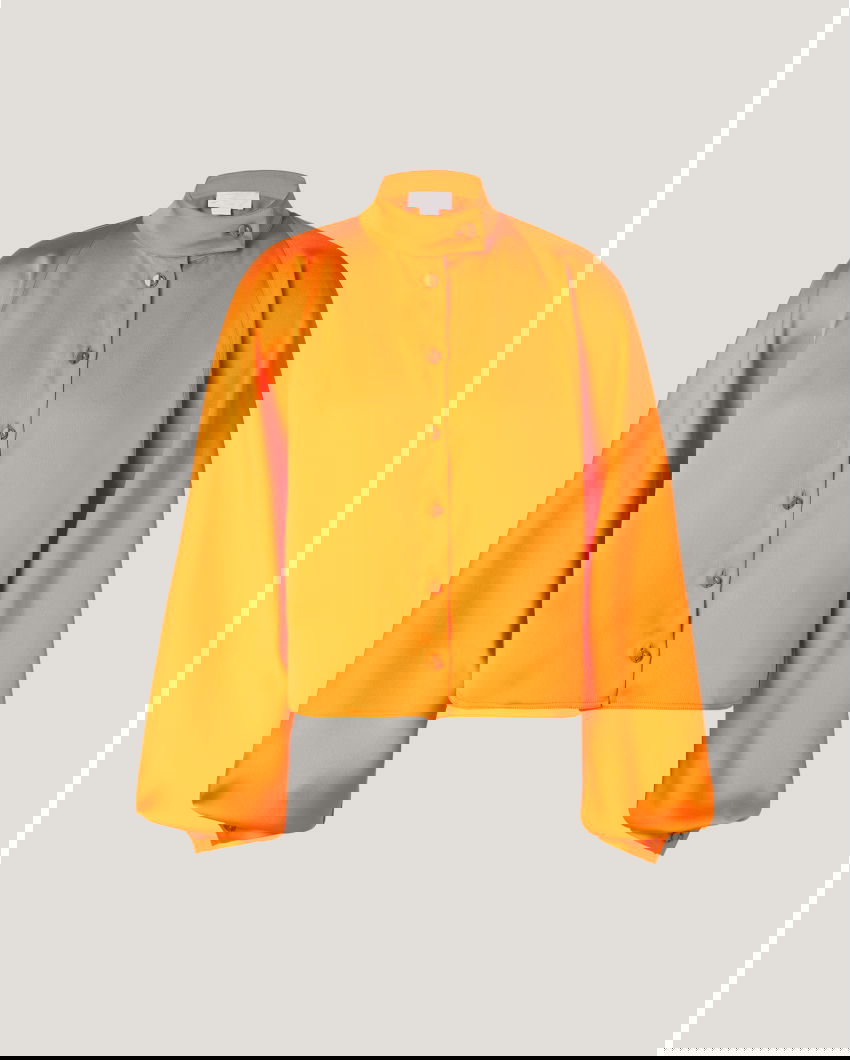 Shirt with cutaway collar